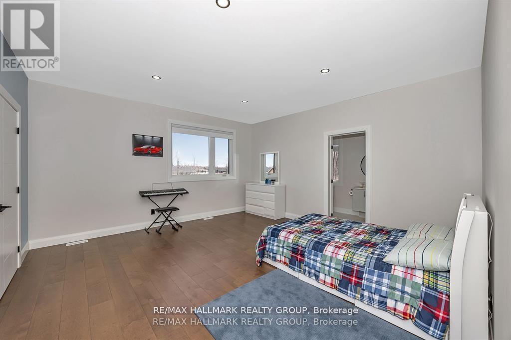 595 Shoreway Drive, Ottawa, ON - Indoor Photo Showing Bedroom
