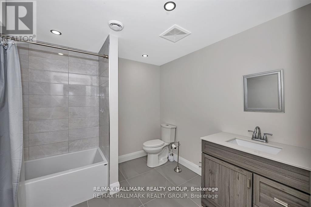 595 Shoreway Drive, Ottawa, ON - Indoor Photo Showing Bathroom