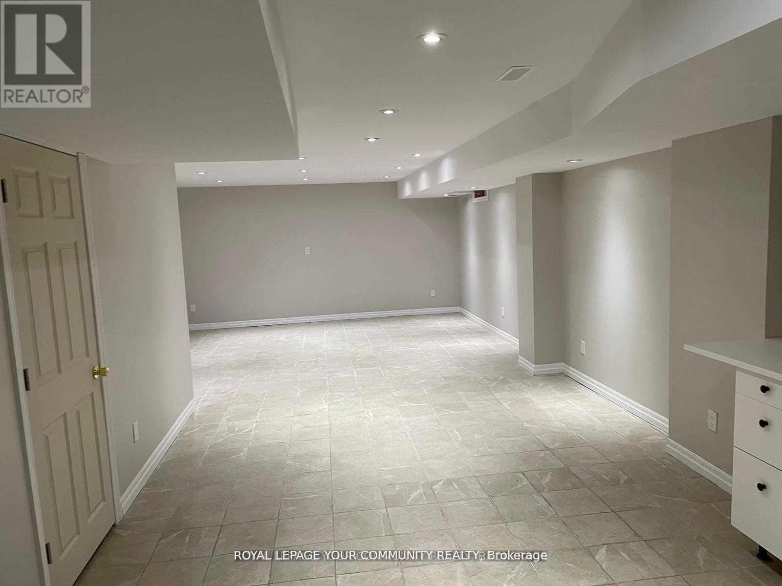 122 Russel Drive, Bradford West Gwillimbury, ON - Indoor Photo Showing Other Room