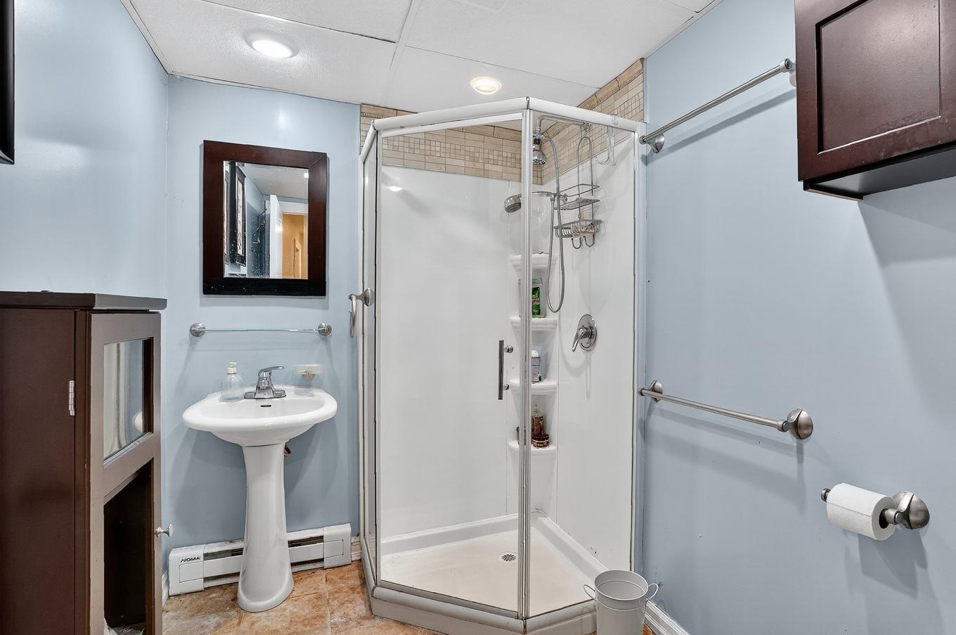 Bathroom - 12 Rue De Lorne, Blainville, QC - Indoor Photo Showing Bathroom