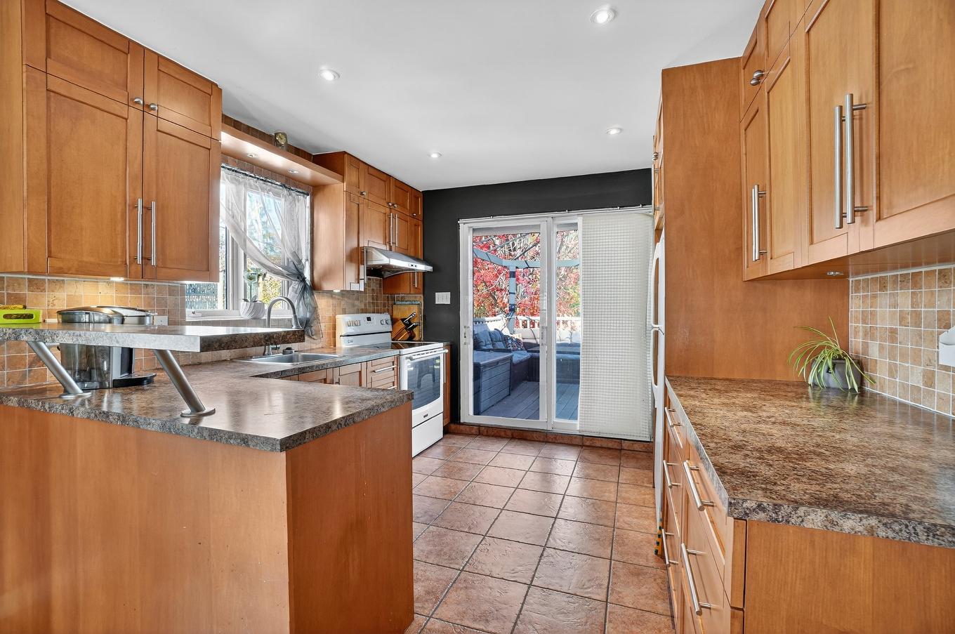 Kitchen - 12 Rue De Lorne, Blainville, QC - Indoor Photo Showing Kitchen