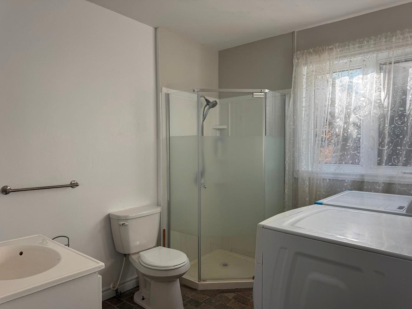 Salle de bains - 547 Mtée Du Sourire, Rouyn-Noranda, QC - Indoor Photo Showing Bathroom
