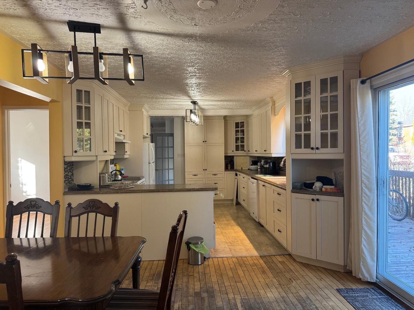 Cuisine - 547 Mtée Du Sourire, Rouyn-Noranda, QC - Indoor Photo Showing Dining Room
