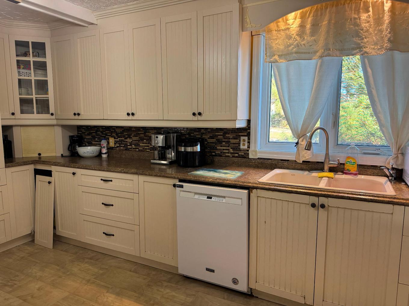 Cuisine - 547 Mtée Du Sourire, Rouyn-Noranda, QC - Indoor Photo Showing Kitchen With Double Sink