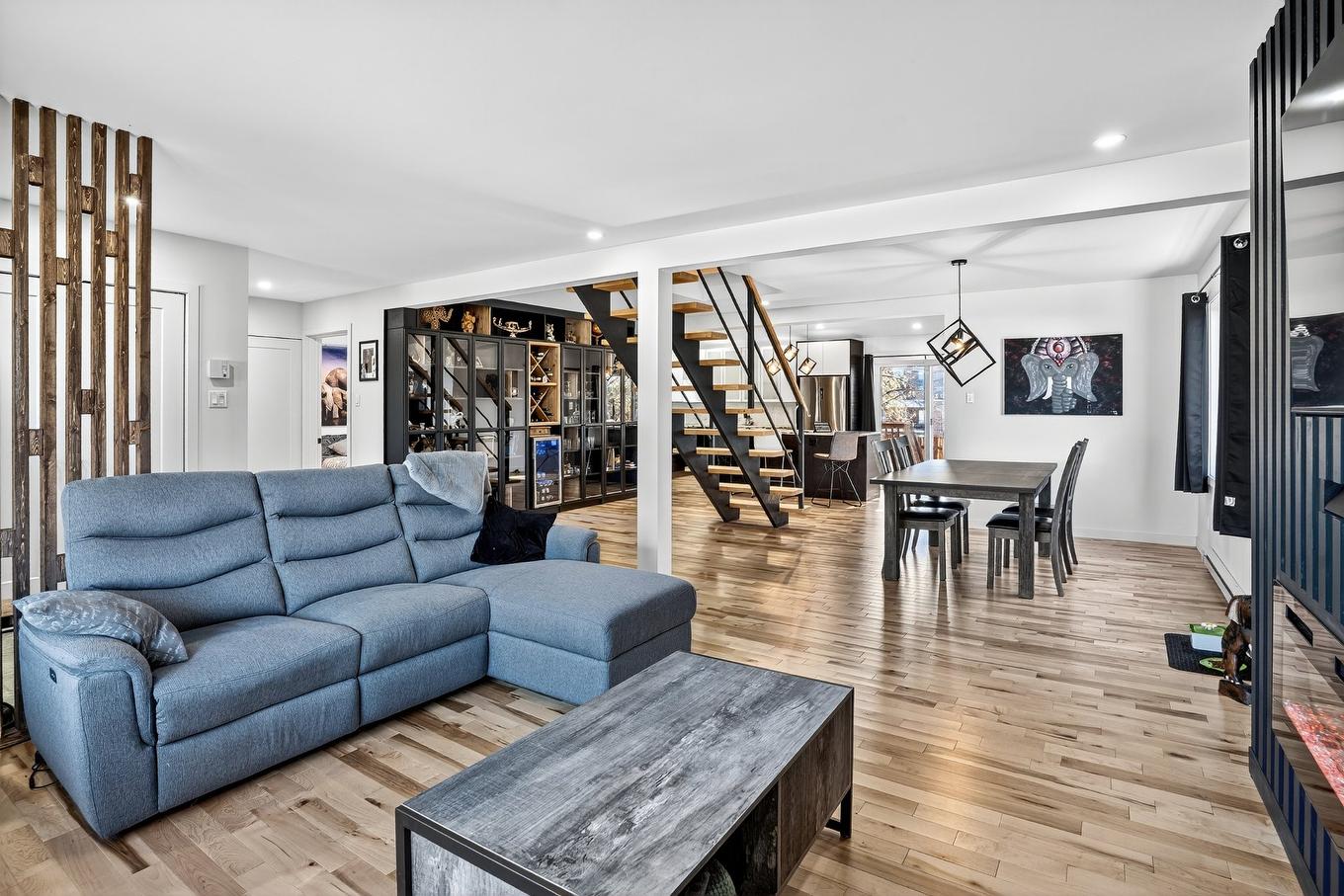 Overall view - 322 Rue Fernand-Casavant, Saint-Jérôme, QC - Indoor Photo Showing Living Room