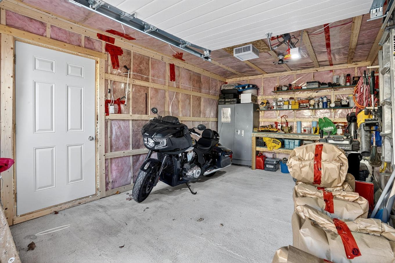Garage - 322 Rue Fernand-Casavant, Saint-Jérôme, QC - Indoor Photo Showing Garage