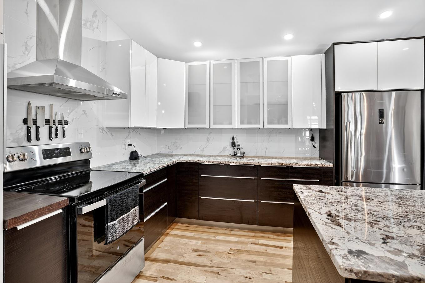 Kitchen - 322 Rue Fernand-Casavant, Saint-Jérôme, QC - Indoor Photo Showing Kitchen With Upgraded Kitchen