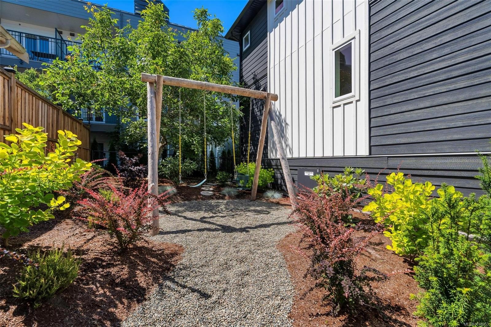 15-10145 Fifth St, Sidney, BC