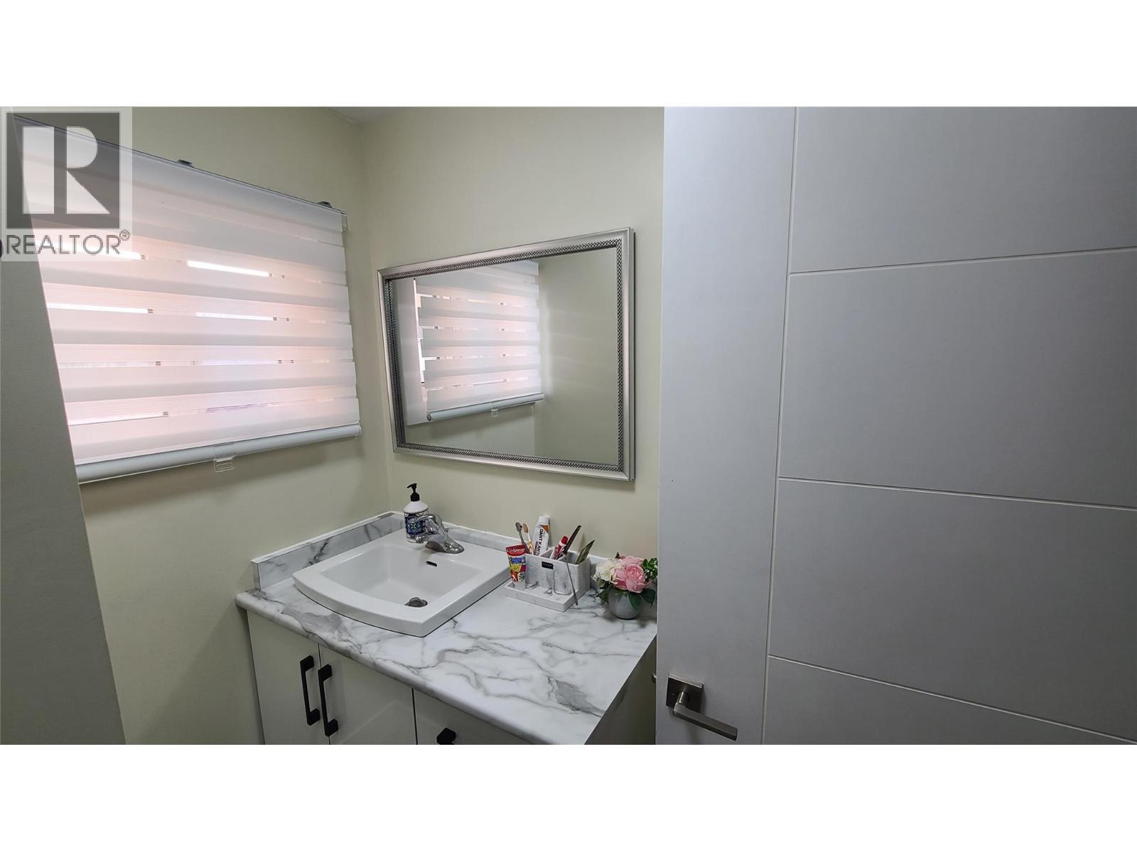 6488 Wolfcub Place, Oliver, BC - Indoor Photo Showing Bathroom