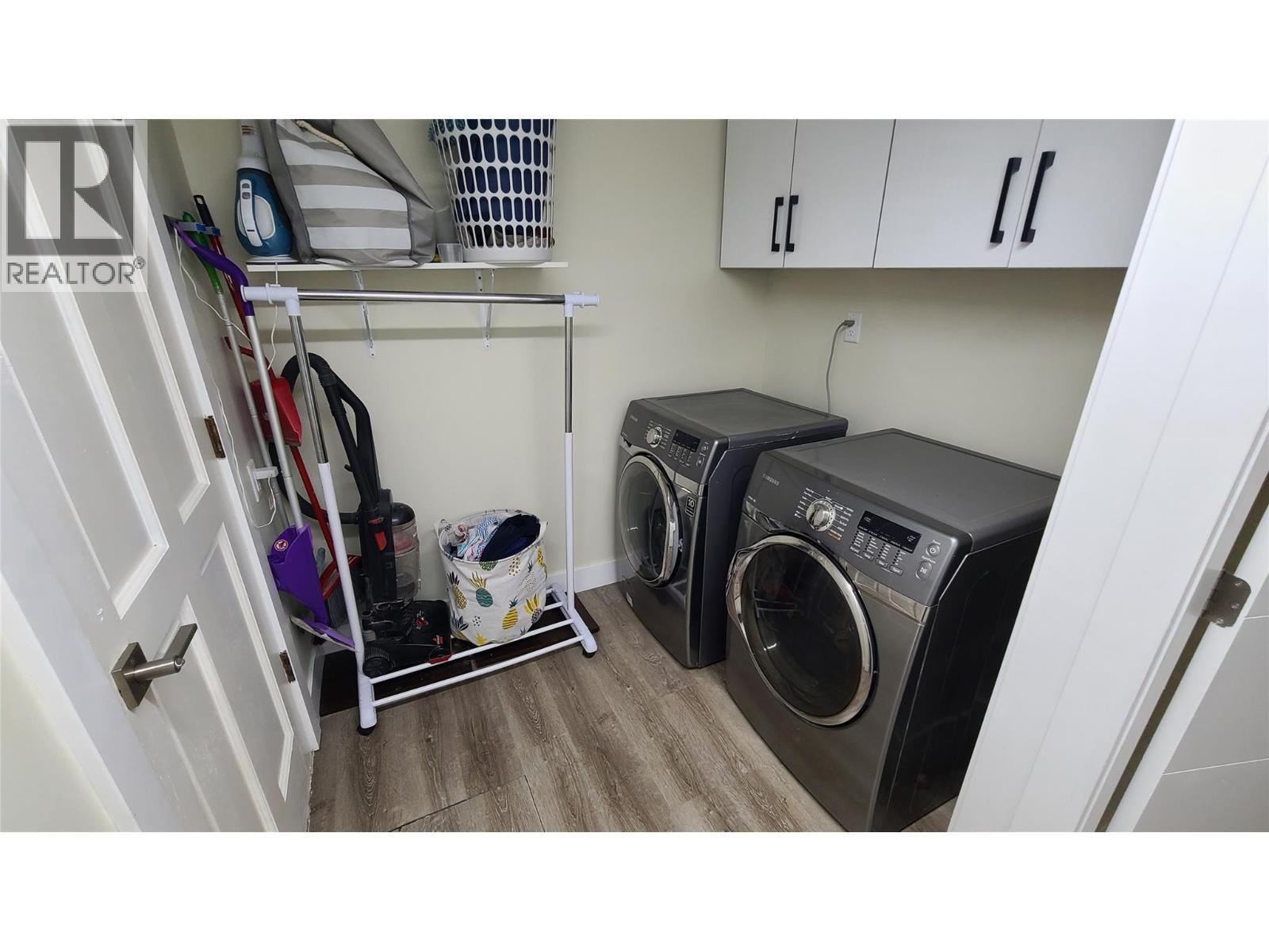 6488 Wolfcub Place, Oliver, BC - Indoor Photo Showing Laundry Room