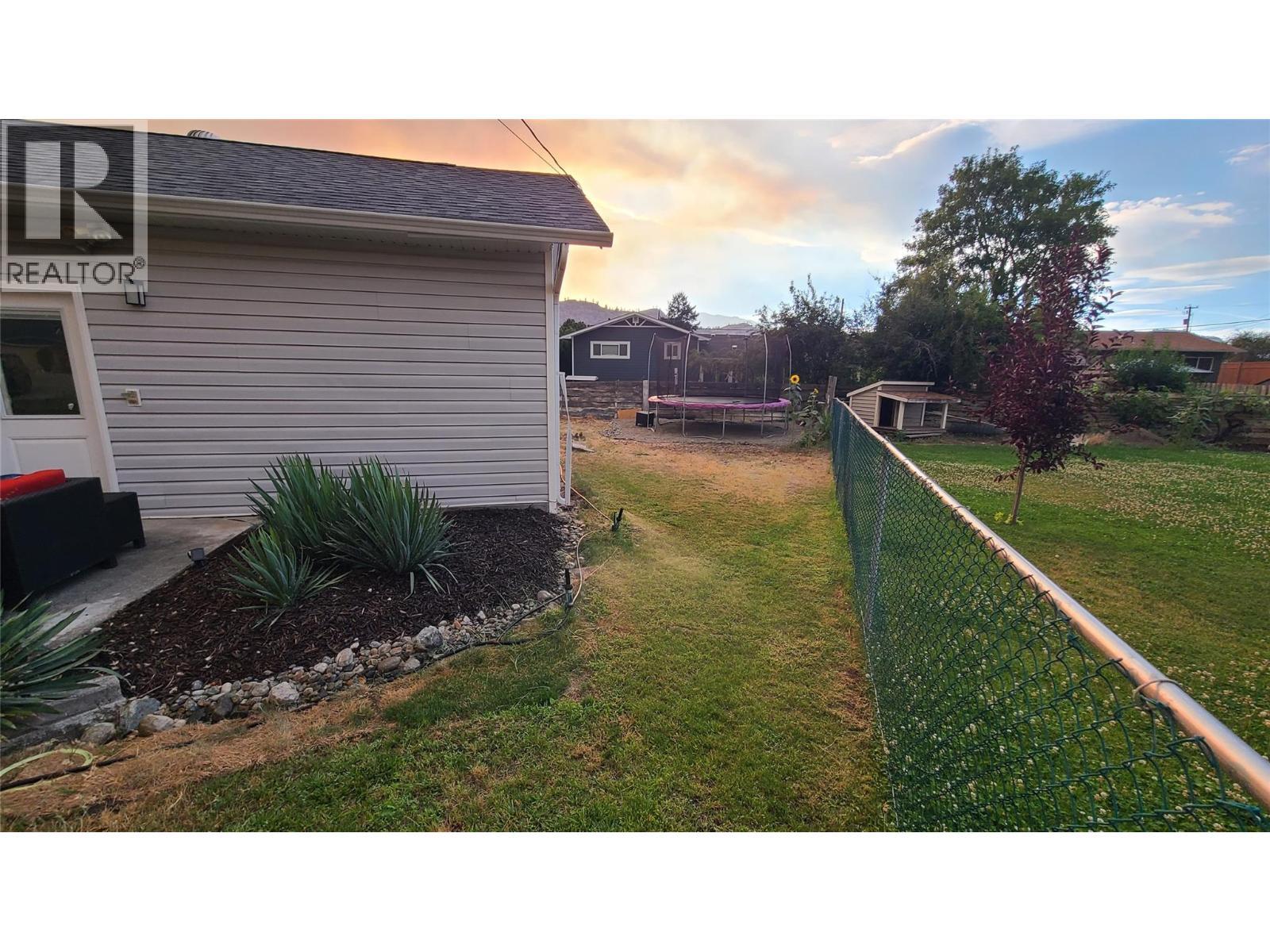 6488 Wolfcub Place, Oliver, BC - Outdoor