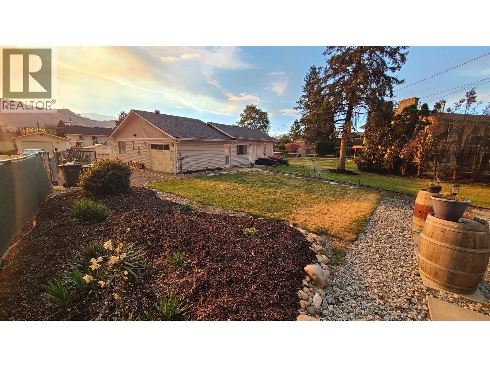 6488 Wolfcub Place, Oliver, BC - Outdoor