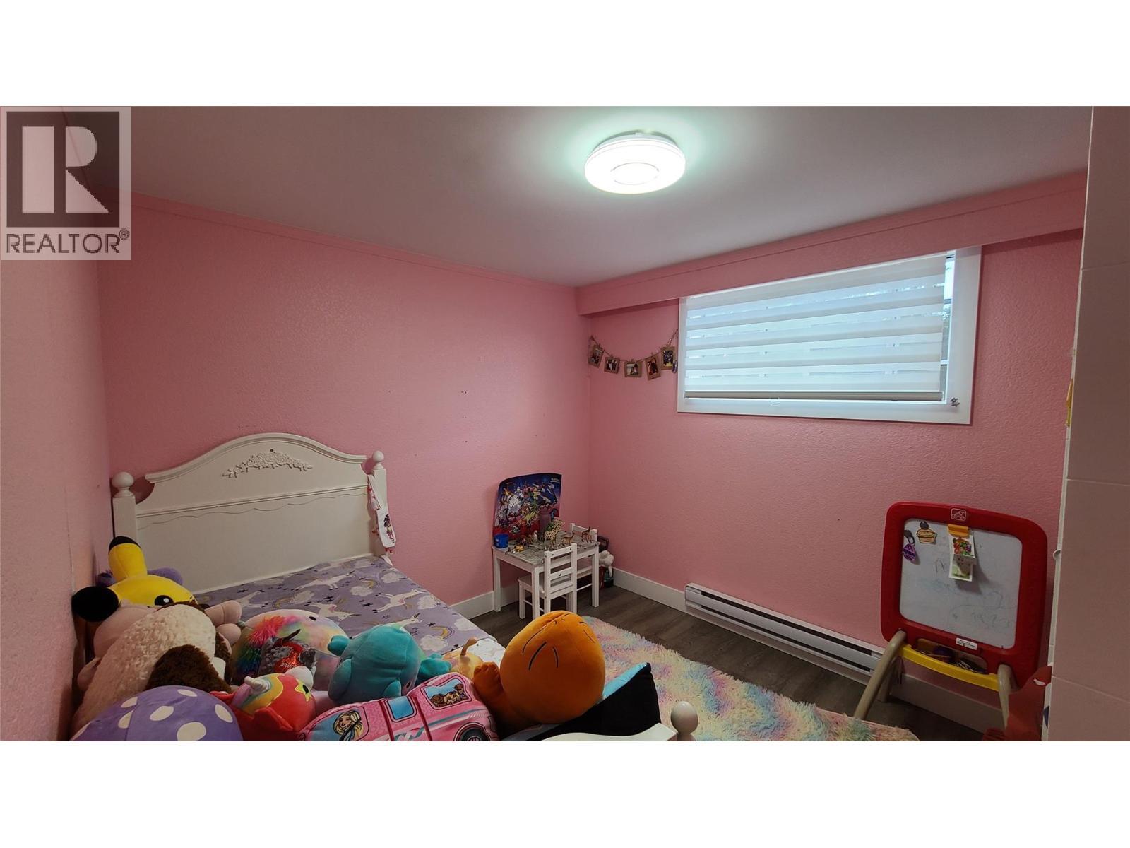 6488 Wolfcub Place, Oliver, BC - Indoor Photo Showing Bedroom