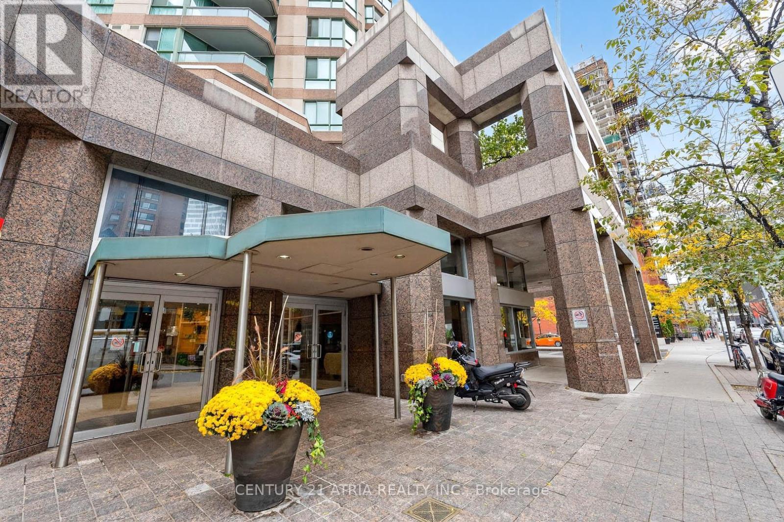 2302 - 38 Elm Street, Toronto, ON - Outdoor