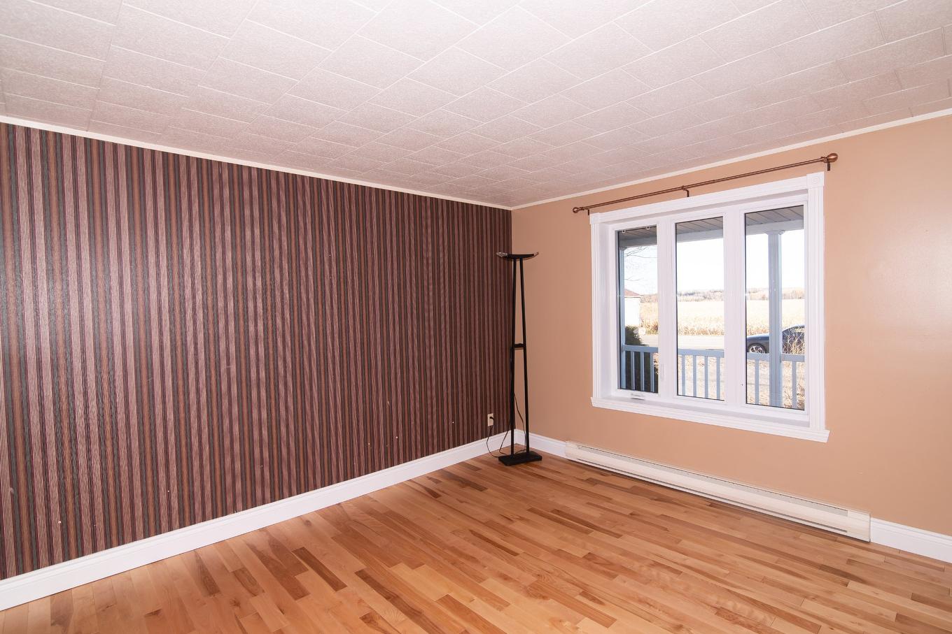 Office - 383 Route 230 E., Sainte-Hélène-De-Kamouraska, QC - Indoor Photo Showing Other Room