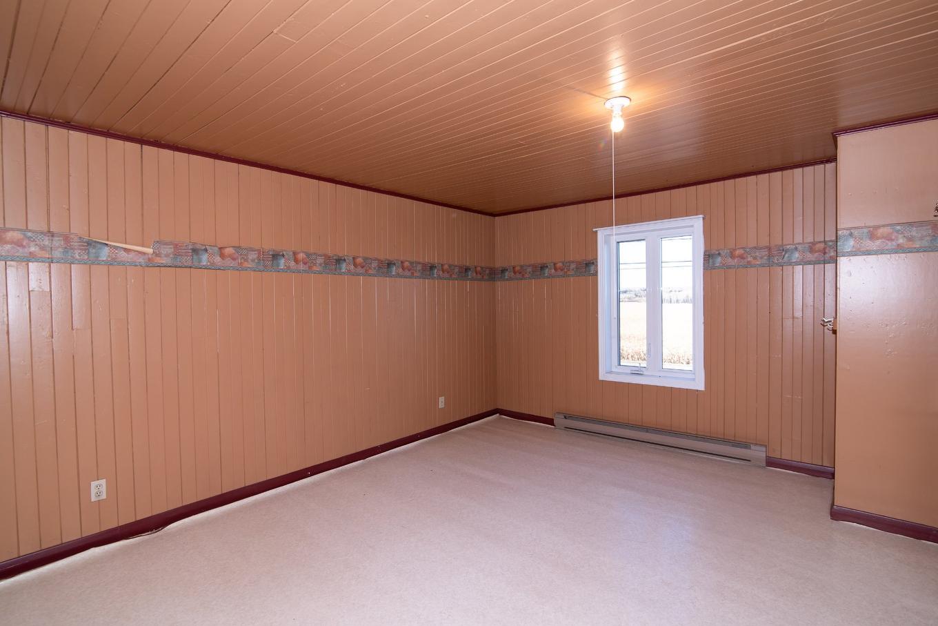 Bedroom - 383 Route 230 E., Sainte-Hélène-De-Kamouraska, QC - Indoor Photo Showing Other Room