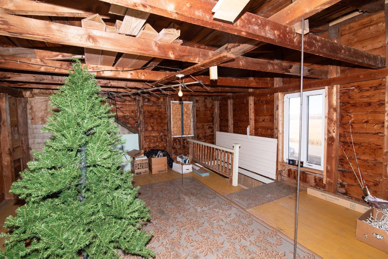 Storage - 383 Route 230 E., Sainte-Hélène-De-Kamouraska, QC - Indoor