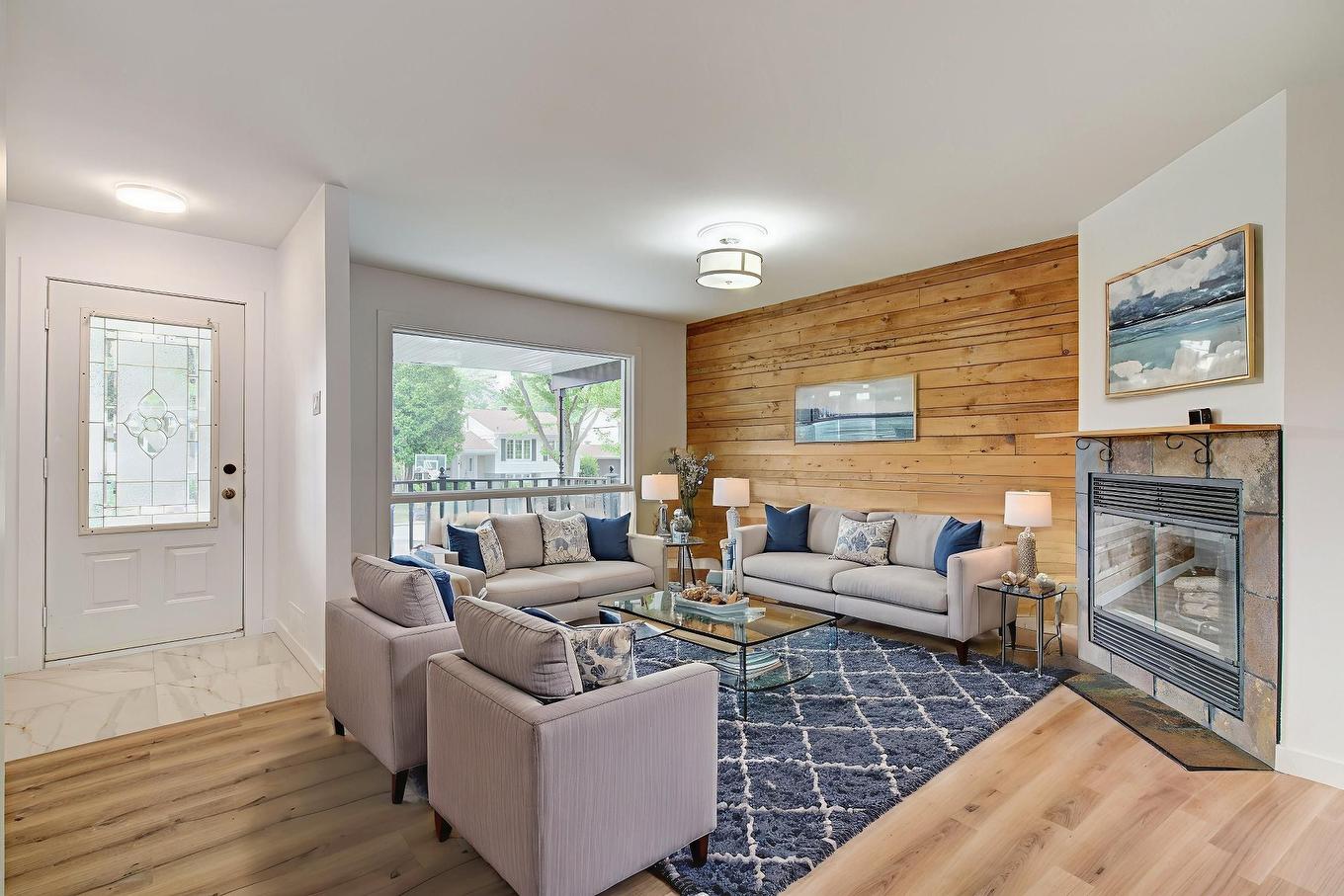 Salon - 24 Place Gabriel, Candiac, QC - Indoor Photo Showing Living Room With Fireplace