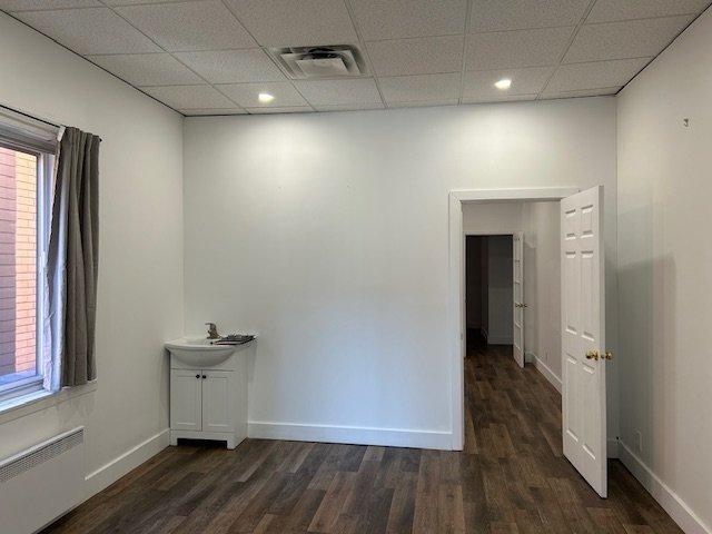 Office - 107-108-149 Rue St-Eustache, Saint-Eustache, QC - Indoor Photo Showing Other Room