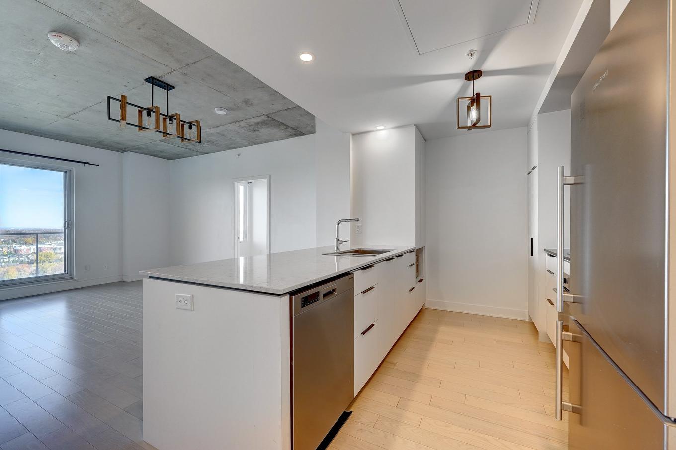 Kitchen - 2310-60 Rue De L'Éclipse, Brossard, QC - Indoor Photo Showing Kitchen