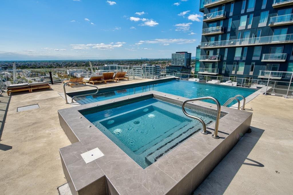 Pool - 2310-60 Rue De L'Éclipse, Brossard, QC - Outdoor With In Ground Pool With View