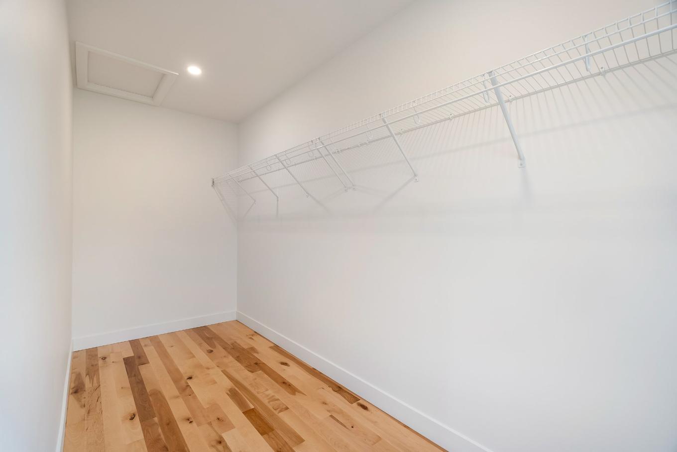 Walk-in closet - 7 Ch. Du Bruant, Lac-Beauport, QC - Indoor With Storage