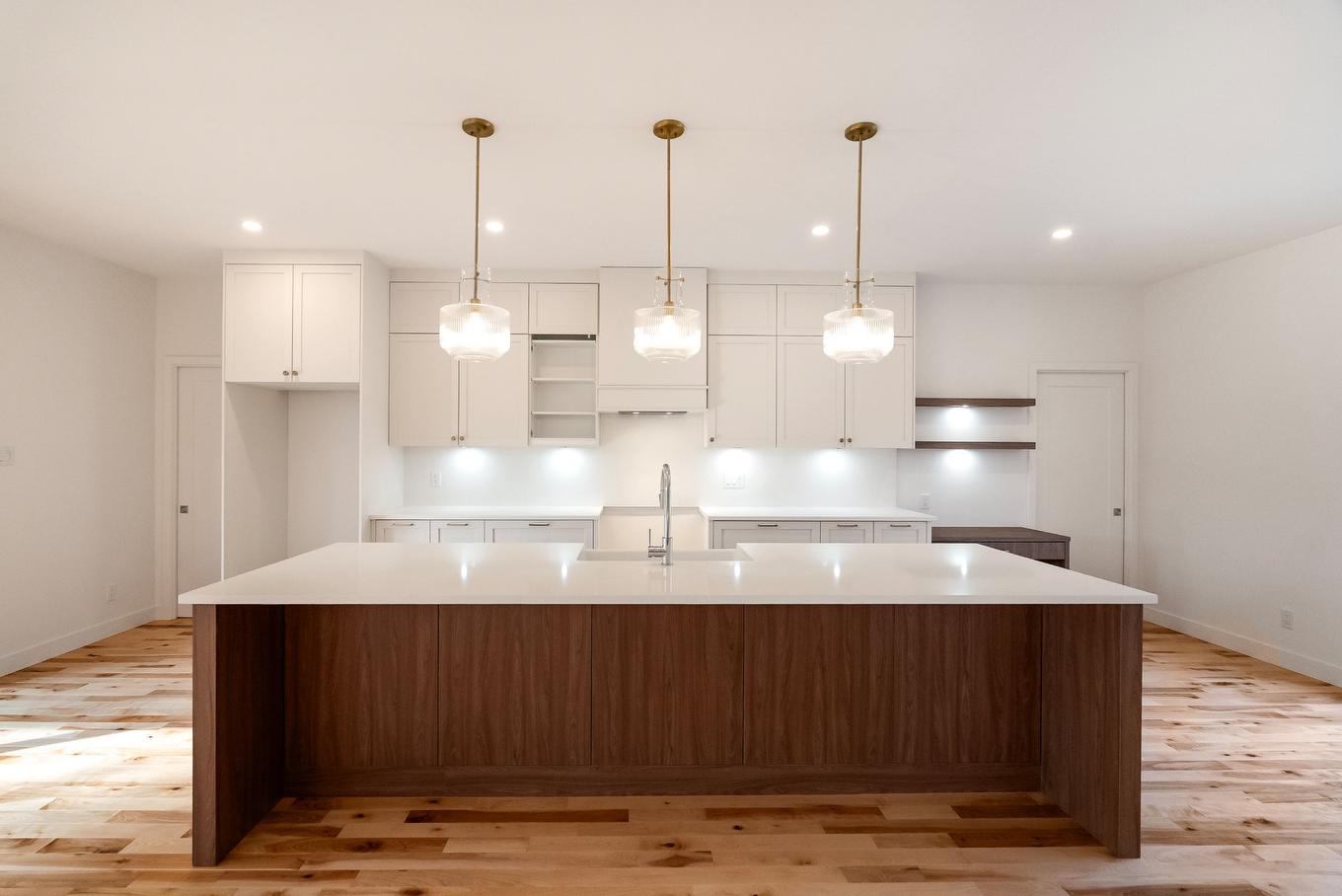 Kitchen - 7 Ch. Du Bruant, Lac-Beauport, QC - Indoor Photo Showing Kitchen With Upgraded Kitchen