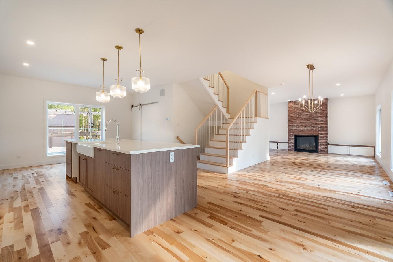 Kitchen - 7 Ch. Du Bruant, Lac-Beauport, QC - Indoor With Fireplace