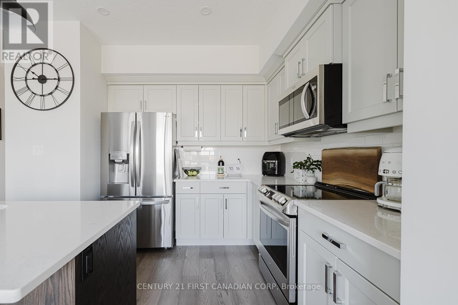 9 - 601 Lions Park Drive, Strathroy-Caradoc (Mount Brydges), ON - Indoor Photo Showing Kitchen