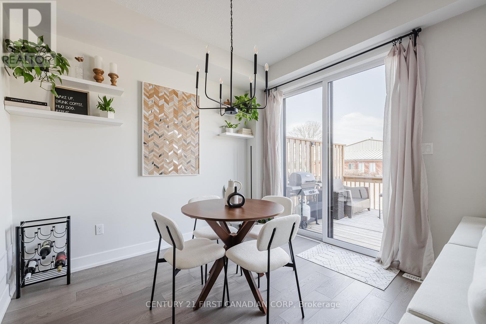 9 - 601 Lions Park Drive, Strathroy-Caradoc (Mount Brydges), ON - Indoor Photo Showing Dining Room