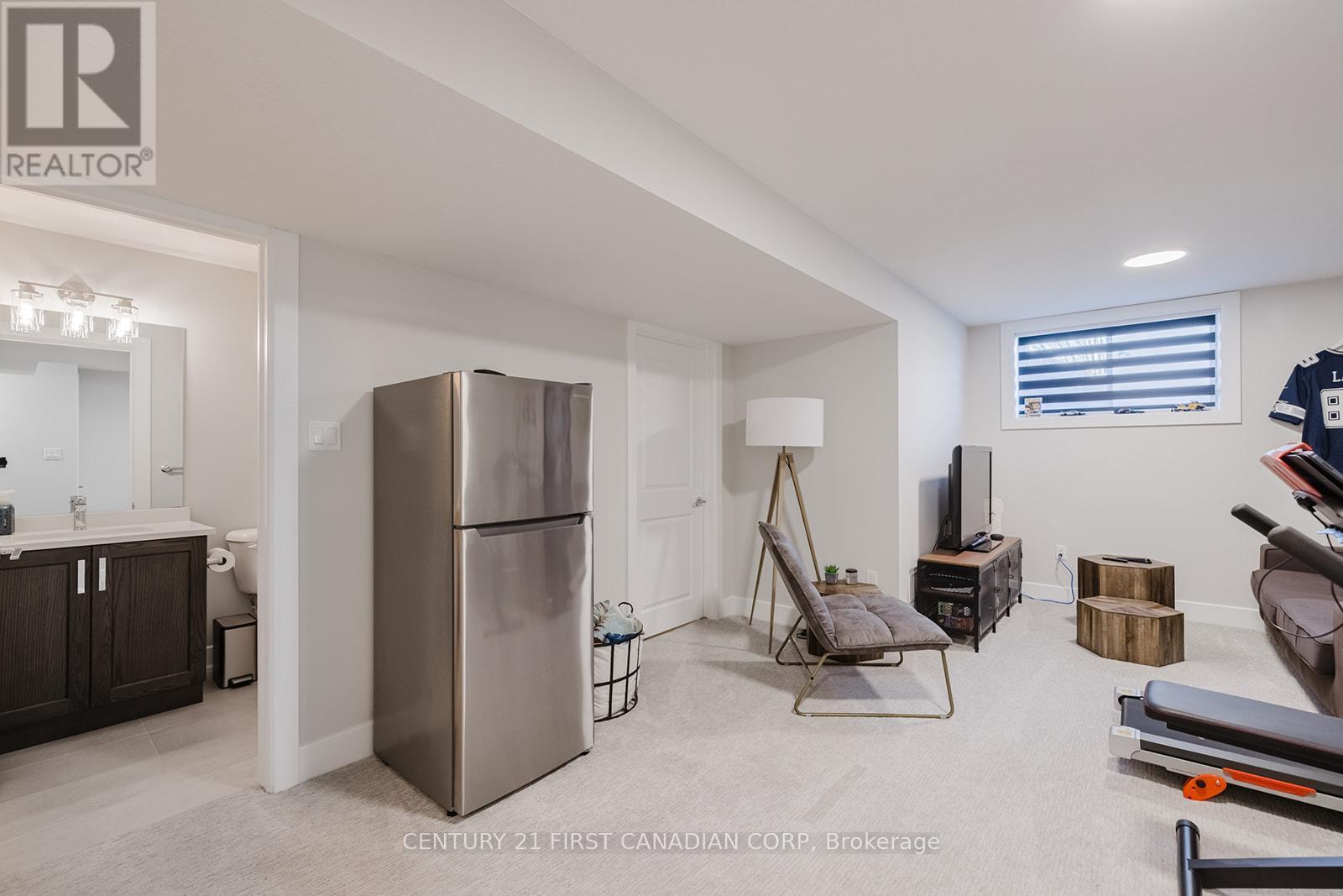 9 - 601 Lions Park Drive, Strathroy-Caradoc (Mount Brydges), ON - Indoor