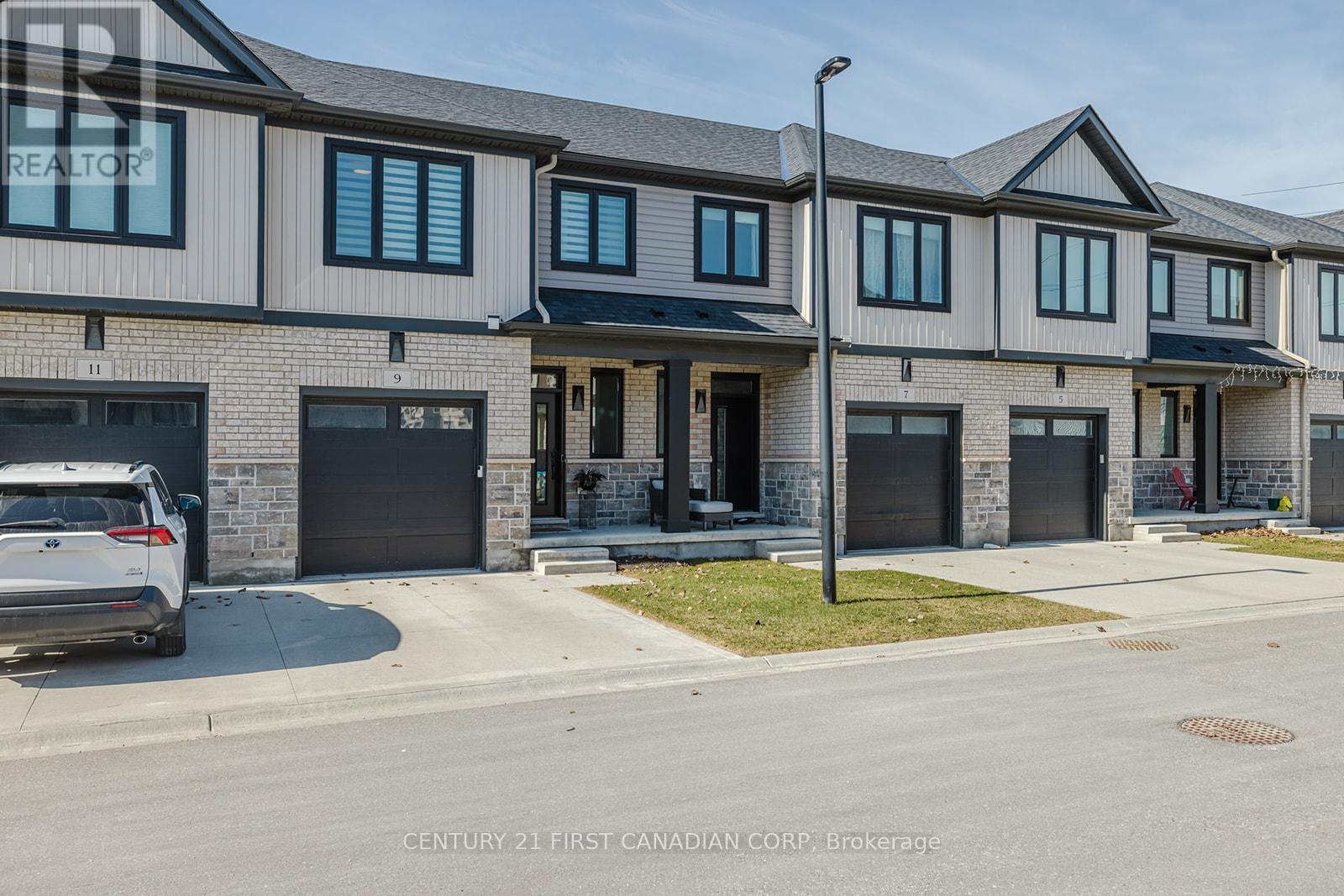 9 - 601 Lions Park Drive, Strathroy-Caradoc (Mount Brydges), ON - Outdoor With Facade