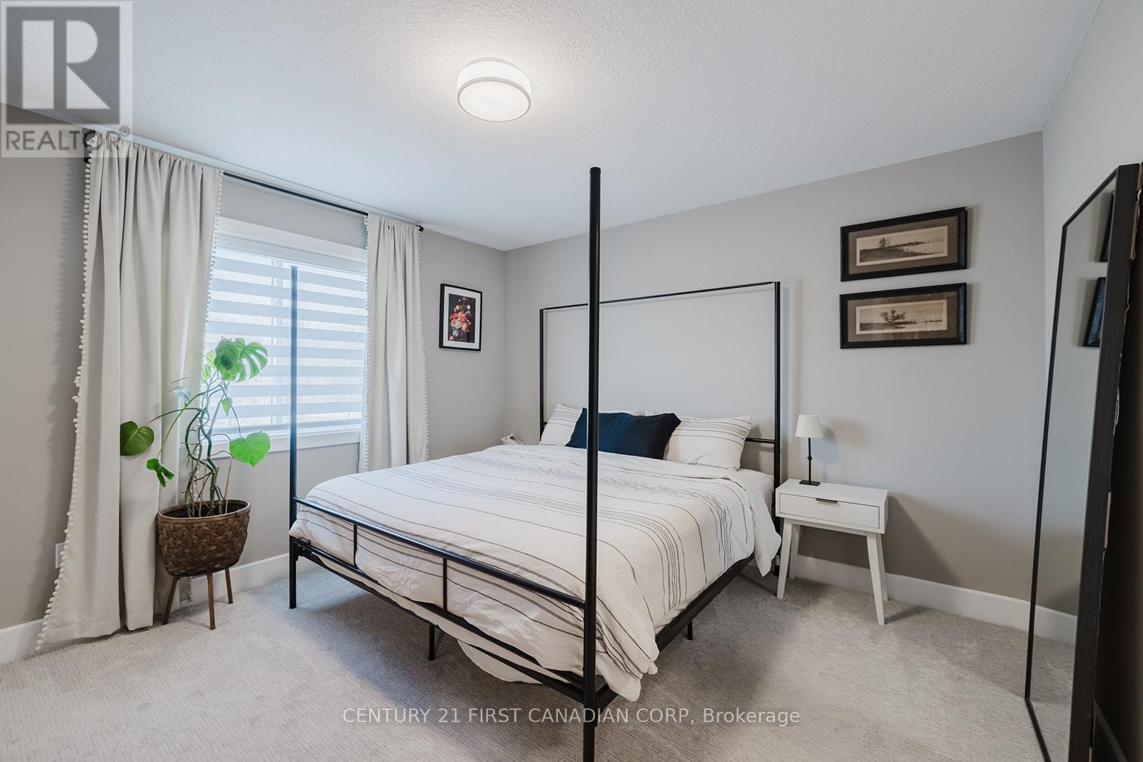 9 - 601 Lions Park Drive, Strathroy-Caradoc (Mount Brydges), ON - Indoor Photo Showing Bedroom