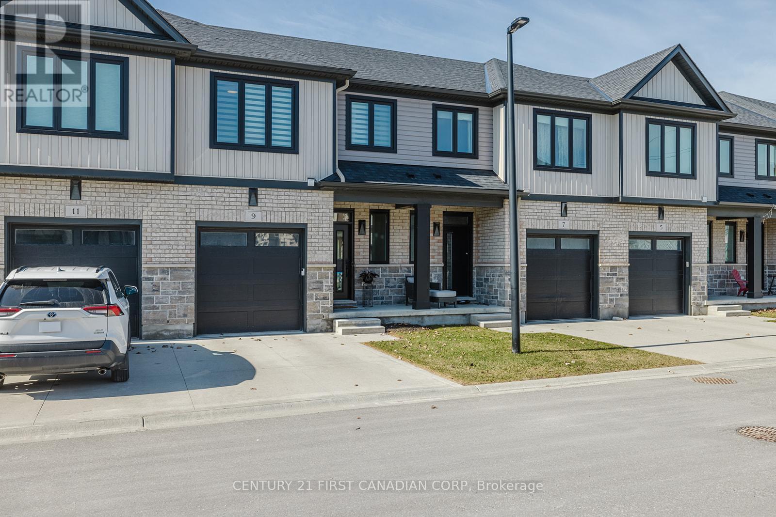 9 - 601 Lions Park Drive, Strathroy-Caradoc (Mount Brydges), ON - Outdoor With Facade
