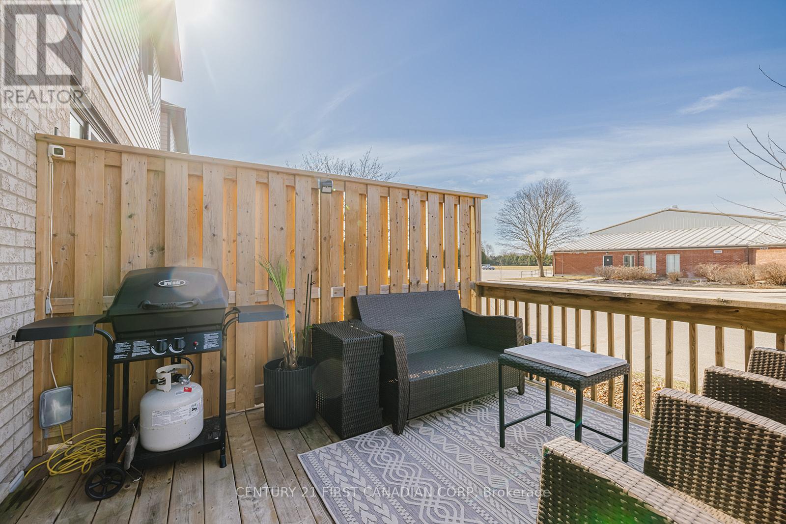 9 - 601 Lions Park Drive, Strathroy-Caradoc (Mount Brydges), ON - Outdoor With Deck Patio Veranda With Exterior