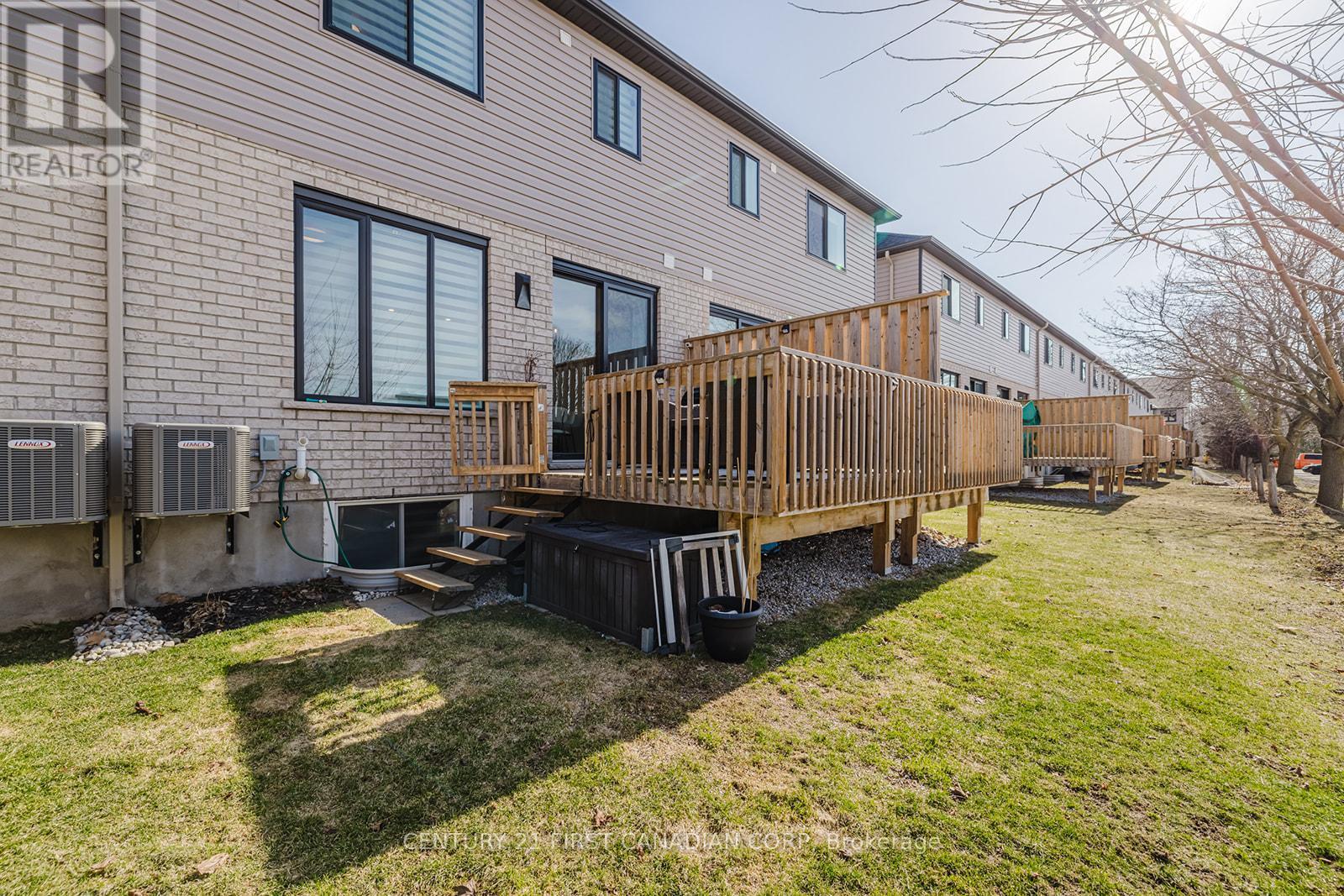 9 - 601 Lions Park Drive, Strathroy-Caradoc (Mount Brydges), ON - Outdoor With Deck Patio Veranda With Exterior