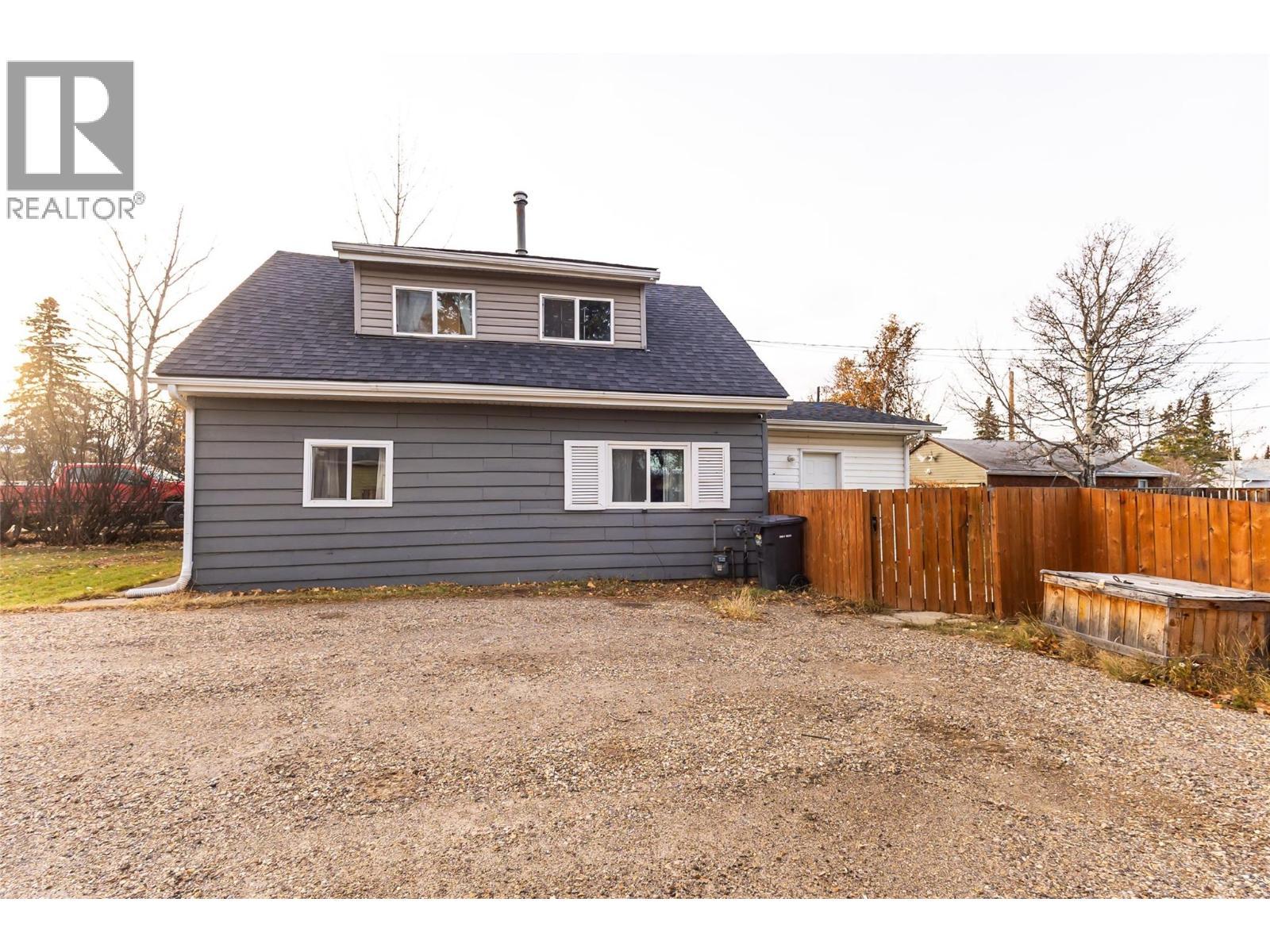 4912 47 Avenue, Pouce Coupe, BC - Outdoor
