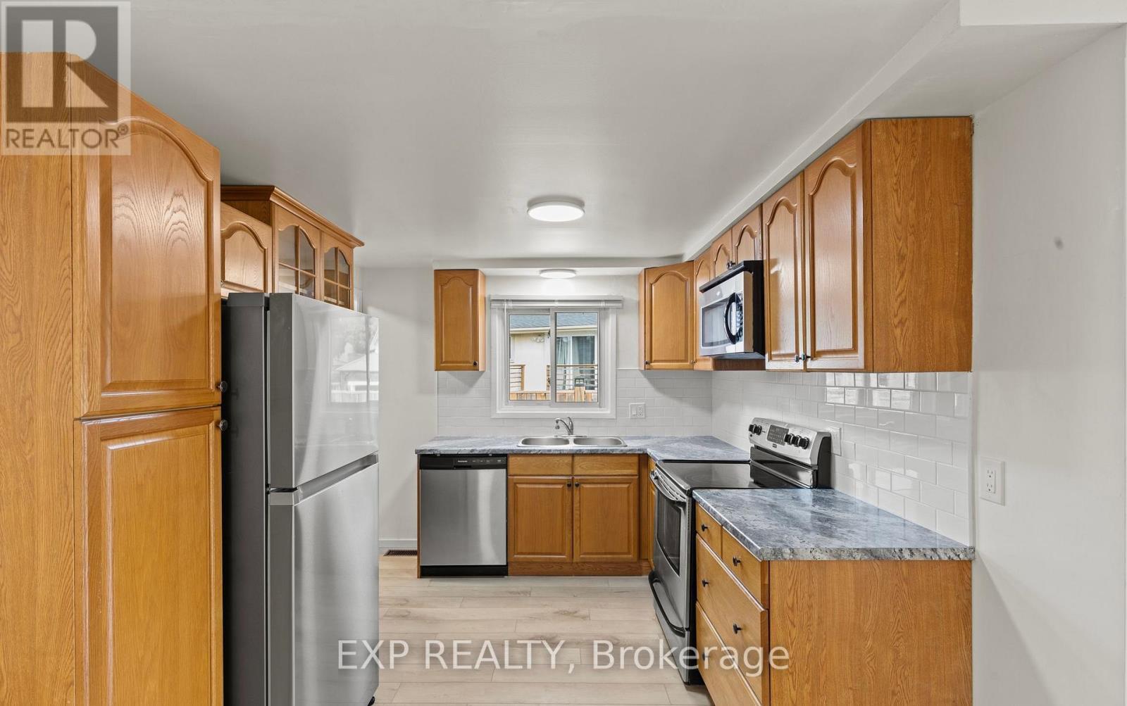 Upper - 6 Mccordick Drive, St. Catharines, ON - Indoor Photo Showing Kitchen With Stainless Steel Kitchen With Double Sink