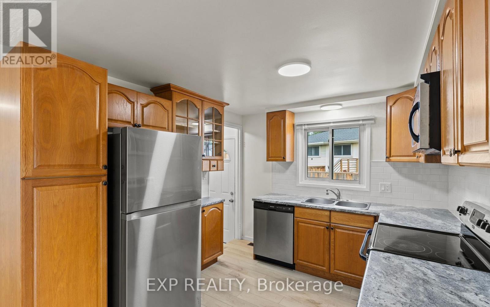 Upper - 6 Mccordick Drive, St. Catharines, ON - Indoor Photo Showing Kitchen With Stainless Steel Kitchen With Double Sink