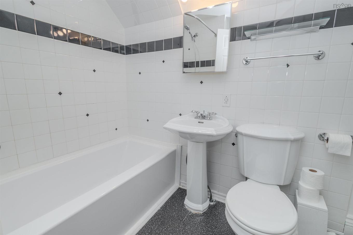 370 Hudson Street, New Waterford, NS