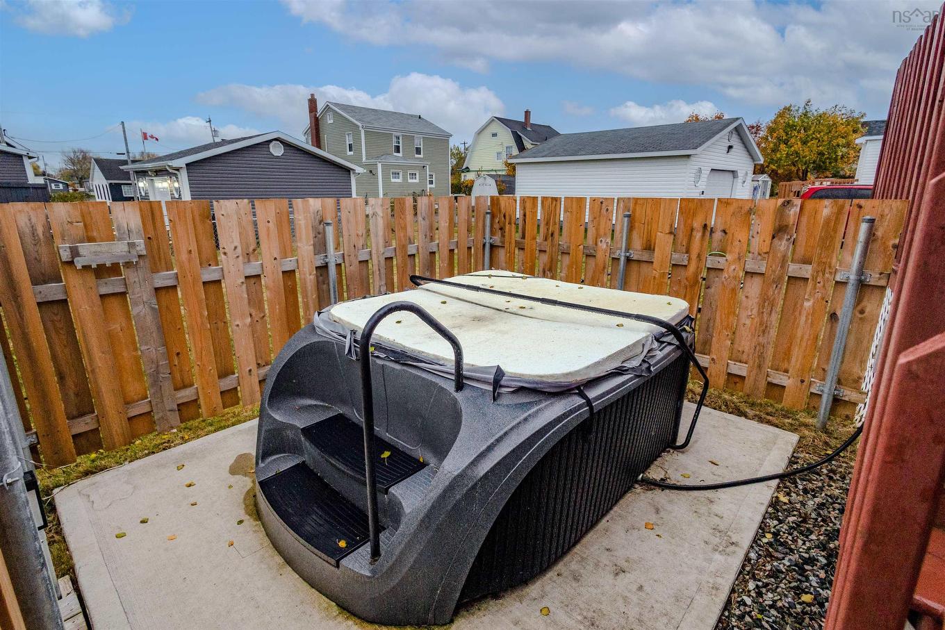 370 Hudson Street, New Waterford, NS