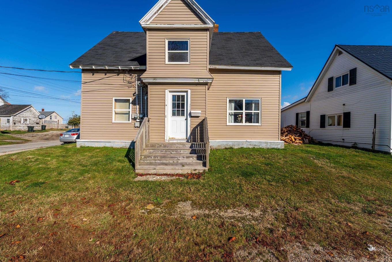 16 Commercial Street, Yarmouth, NS