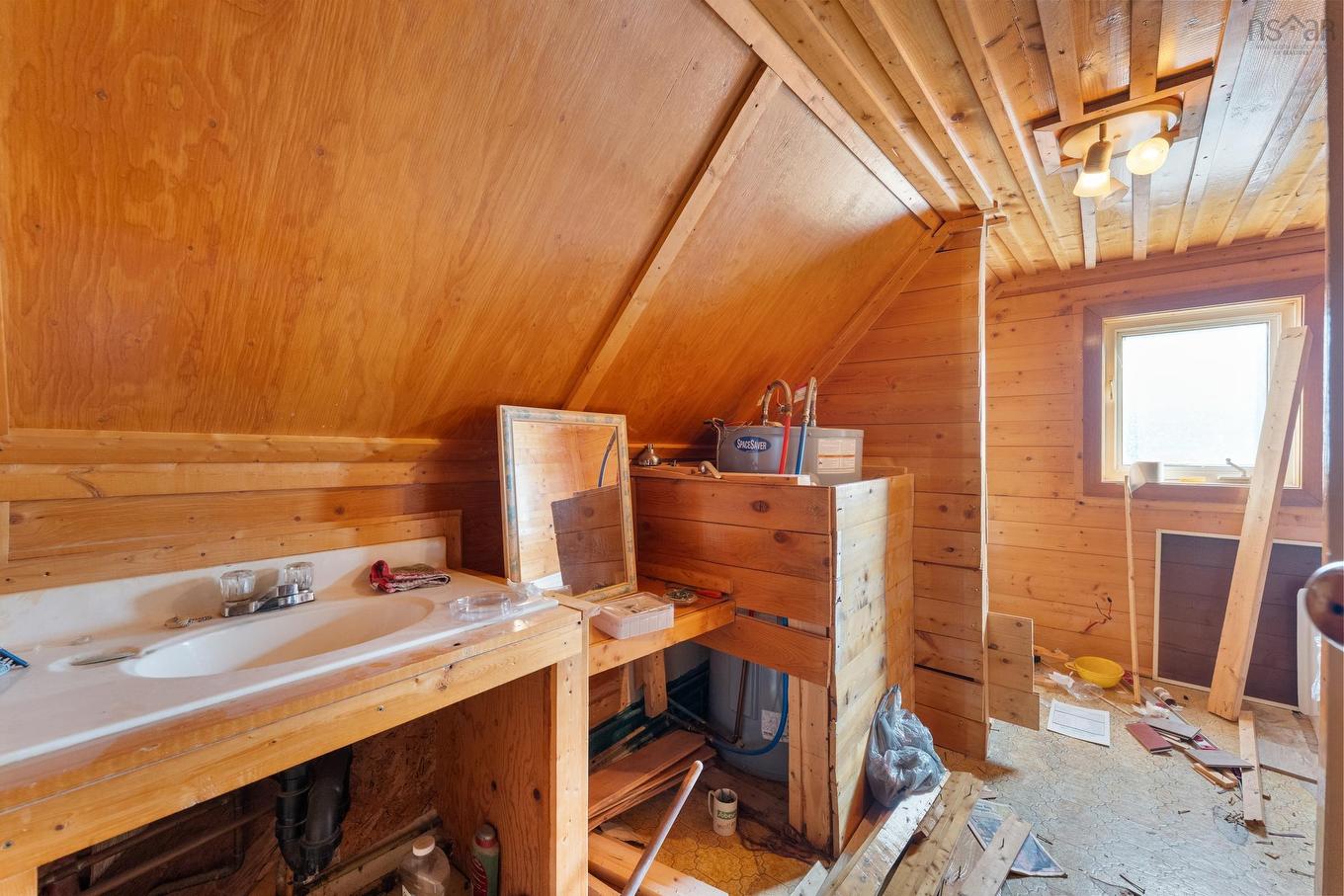 16 Commercial Street, Yarmouth, NS