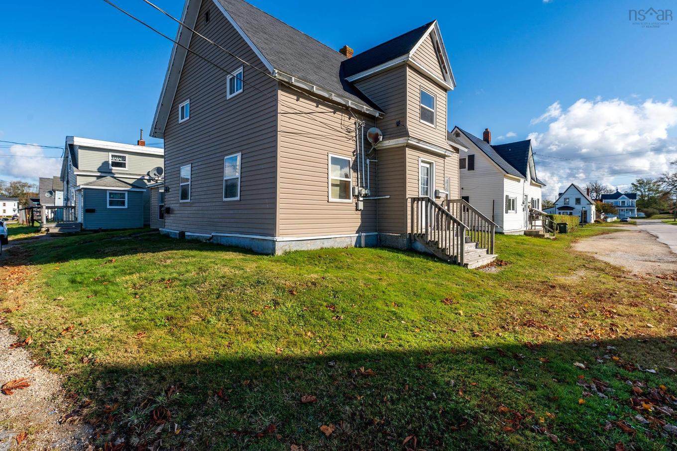 16 Commercial Street, Yarmouth, NS