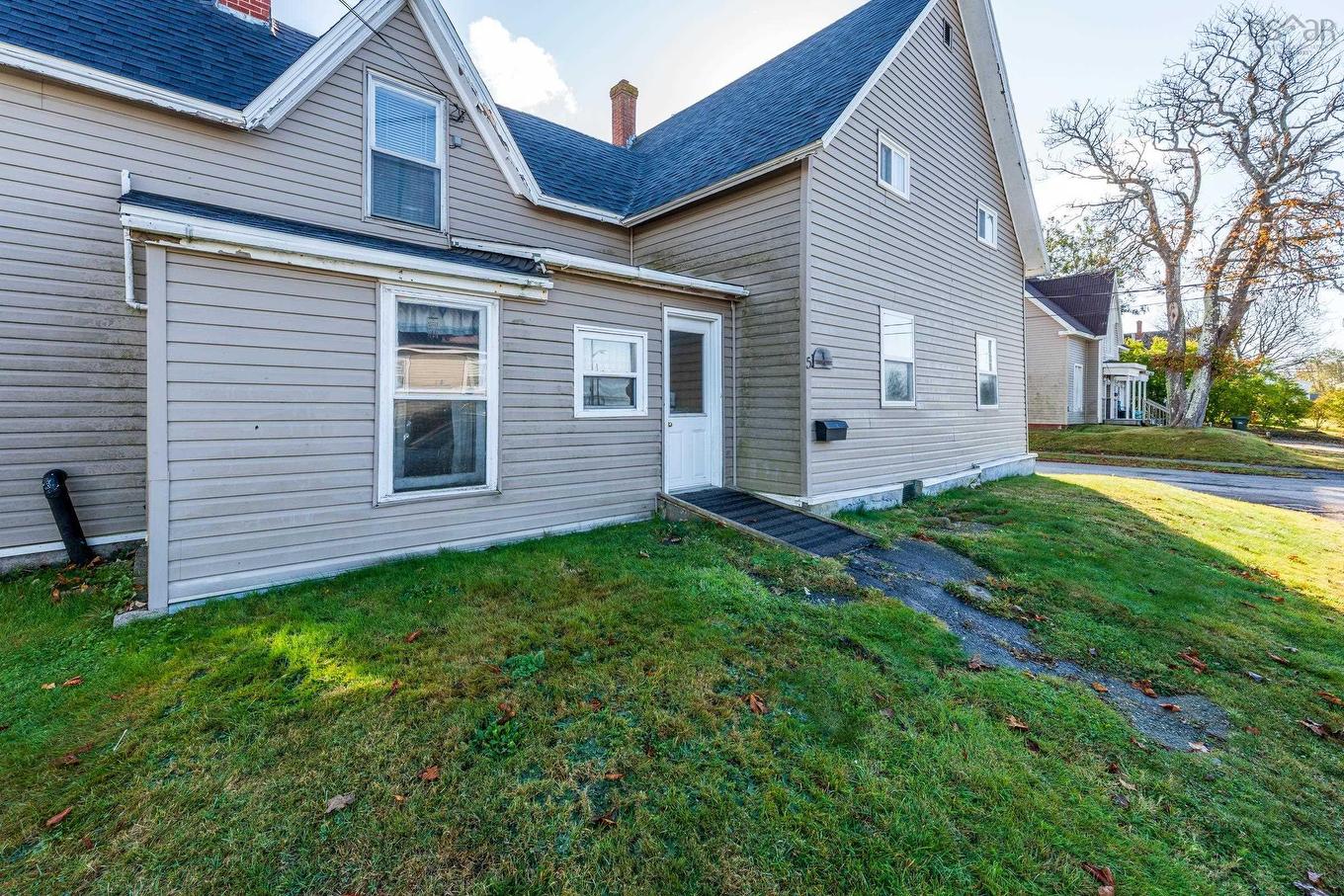 16 Commercial Street, Yarmouth, NS