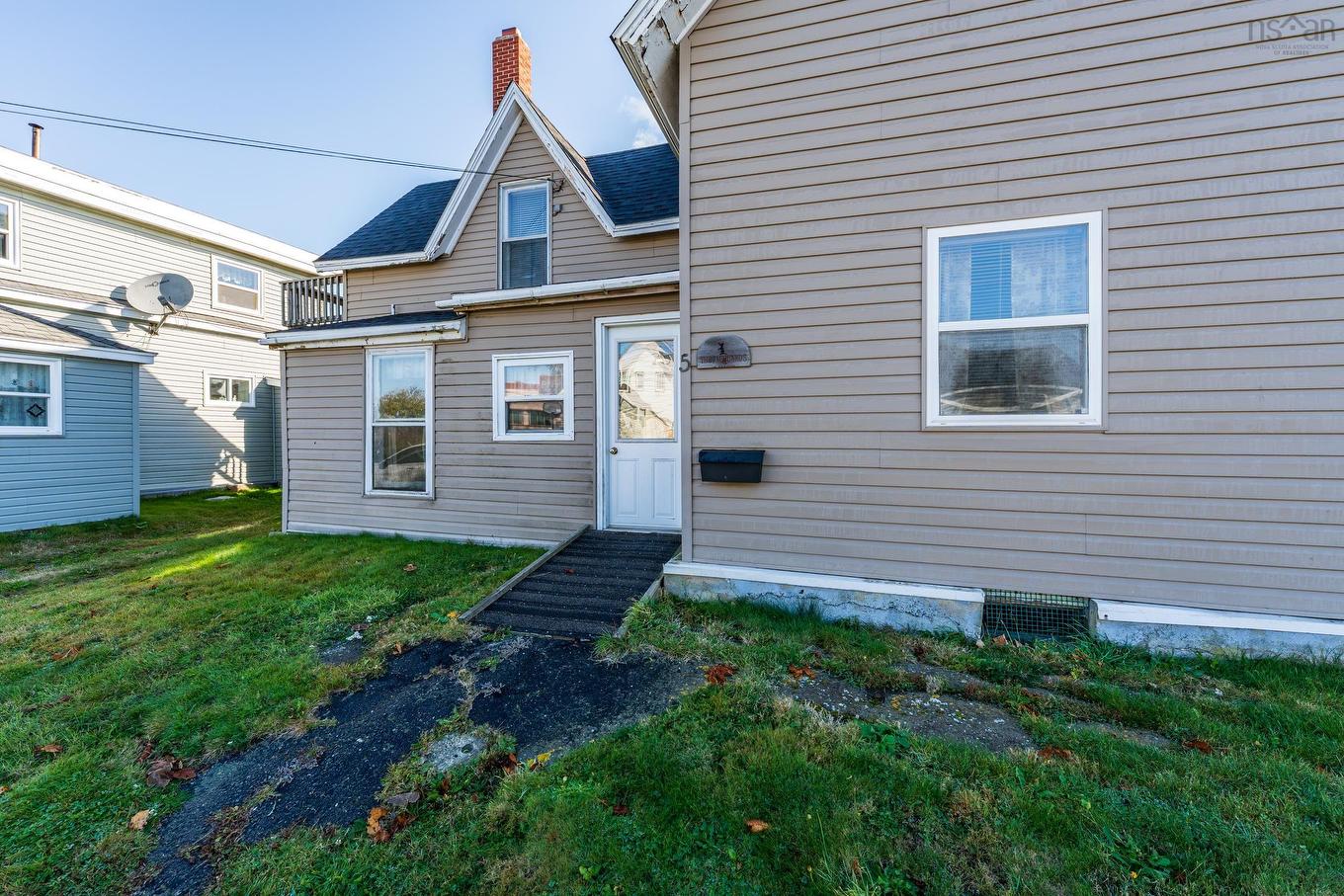 16 Commercial Street, Yarmouth, NS