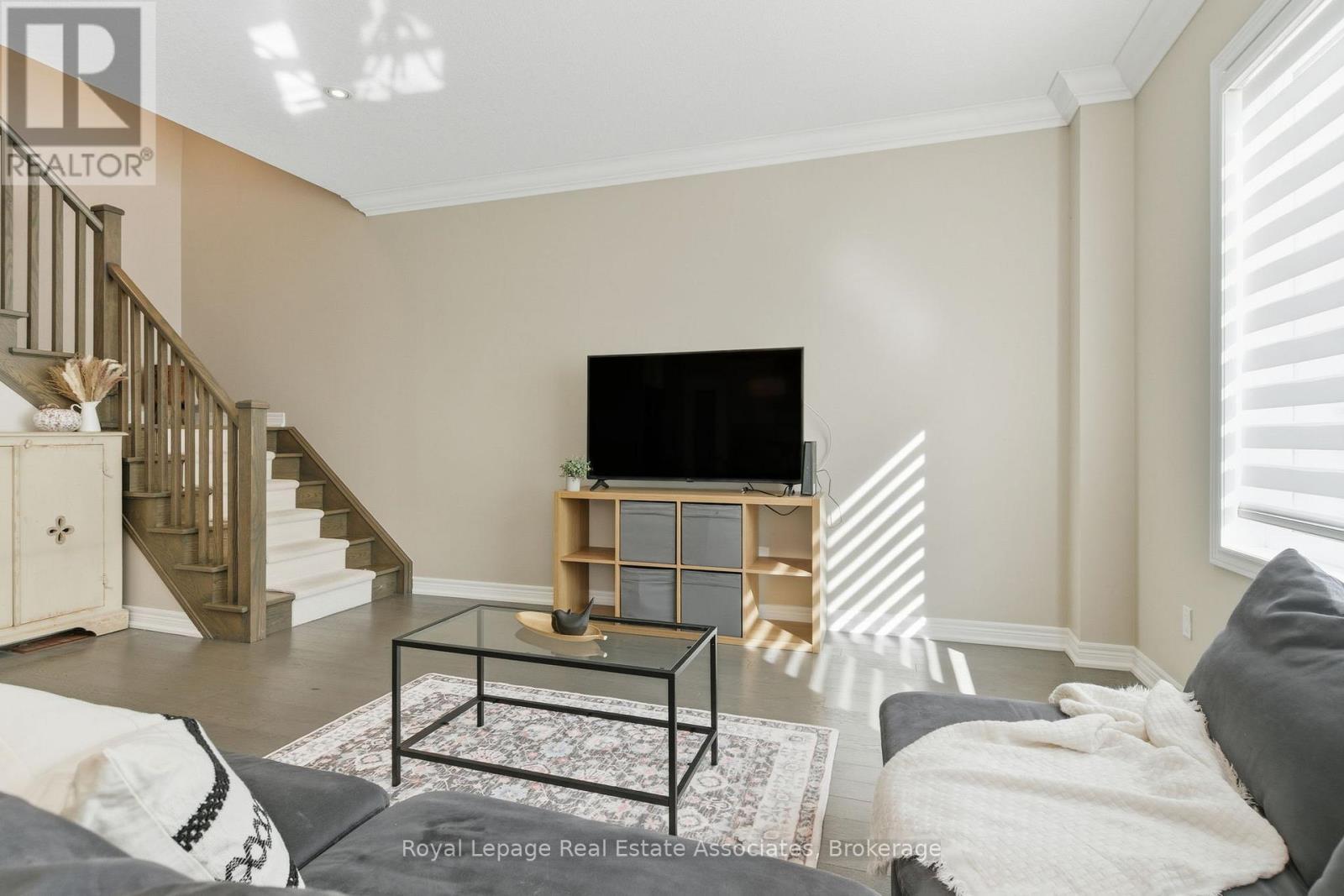 20 - 421 Kitty Murray Lane, Hamilton, ON - Indoor Photo Showing Living Room