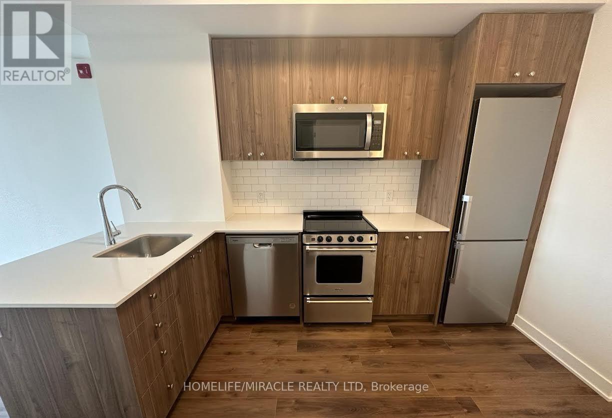 210 - 312 Erb Street W, Waterloo, ON - Indoor Photo Showing Kitchen
