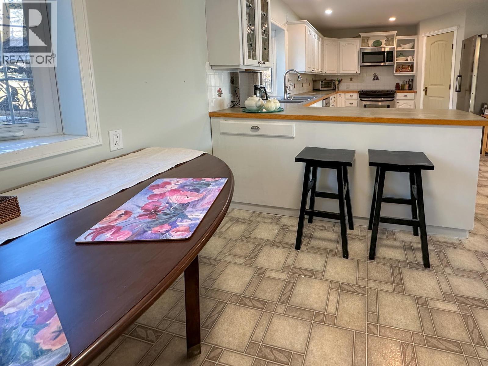 8137 Sinkut Lake Road, Vanderhoof, BC - Indoor Photo Showing Kitchen