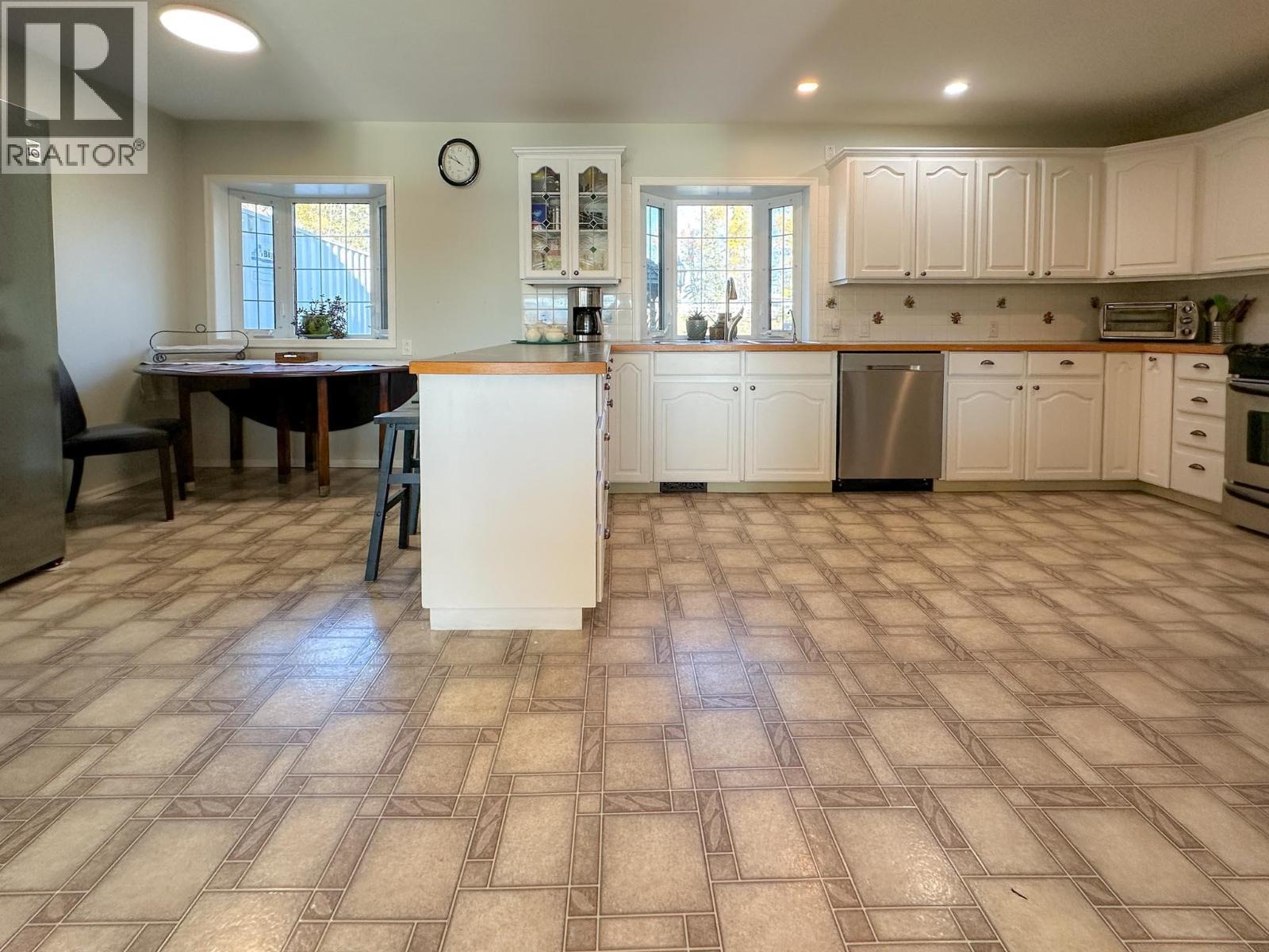 8137 Sinkut Lake Road, Vanderhoof, BC - Indoor Photo Showing Kitchen